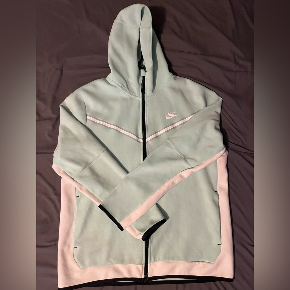 Nike sportswear Tech Fleece